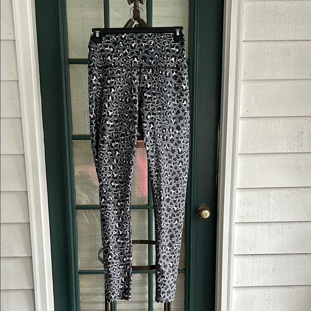 Pixie Lane High Waist Black and Gray Leopard Print leggings small